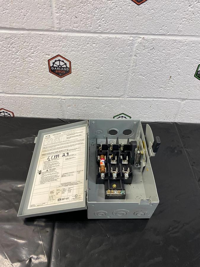 Used Cutler-Hammer DG321NGB Series B Type 1 Enclosure 30A 60Hz 240V Safety Switch