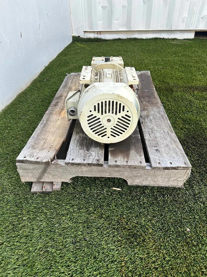 Used Quantis HB482CN180TC 8.29:1, 9.8Hp, 1750RPM Gearbox, 5Hp Motor @ 1735RPM 3Ph