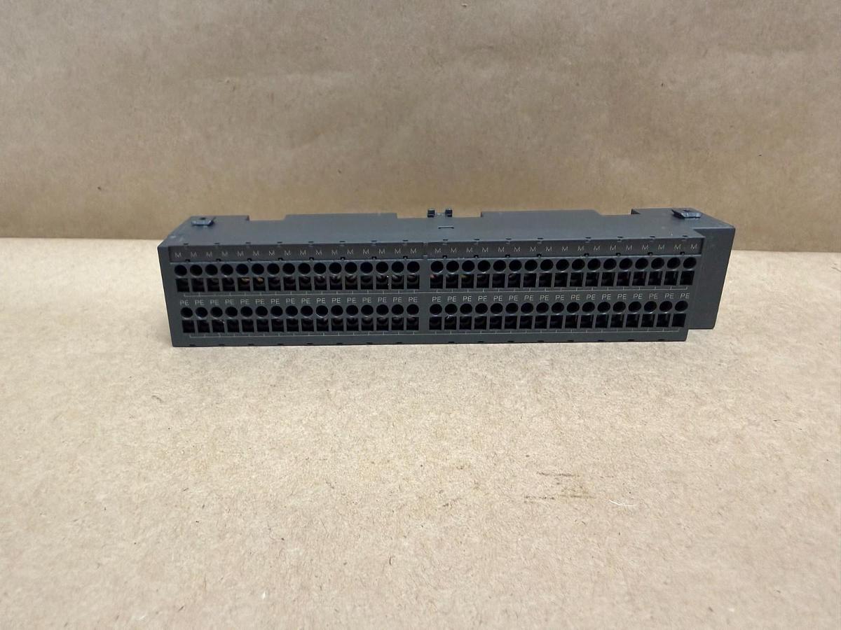 Used Siemens 6ES7 193-1FL30-0XA0 32 Channel, Two-Tier Terminal Block