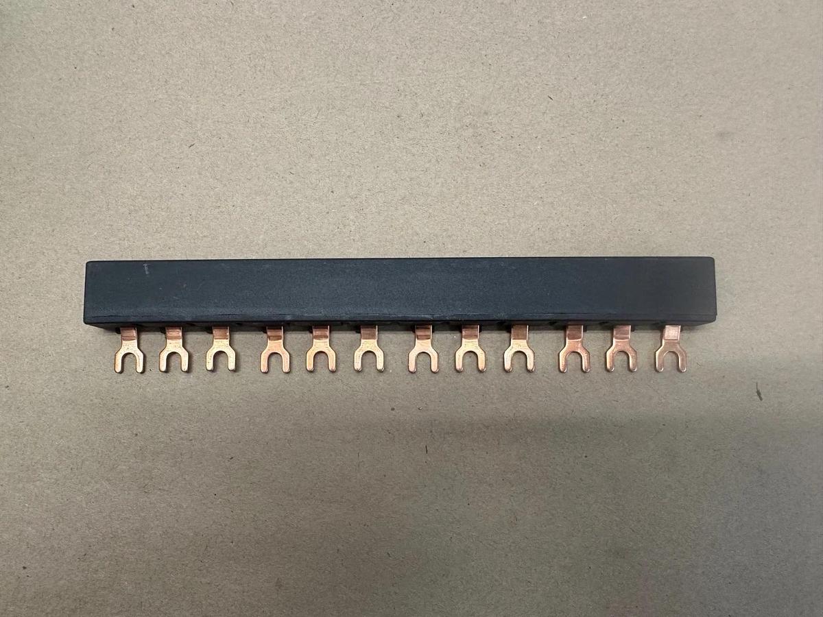 Used Eaton XTPAXCLKA4 Commoning Link B3.0/4-PKZ0 Lot of 9 *NEW*