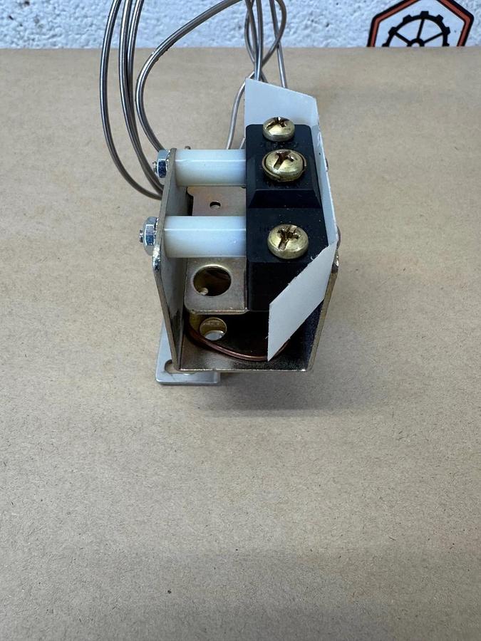 Used United Electric Controls Company E55S-15913 Temperature Controller