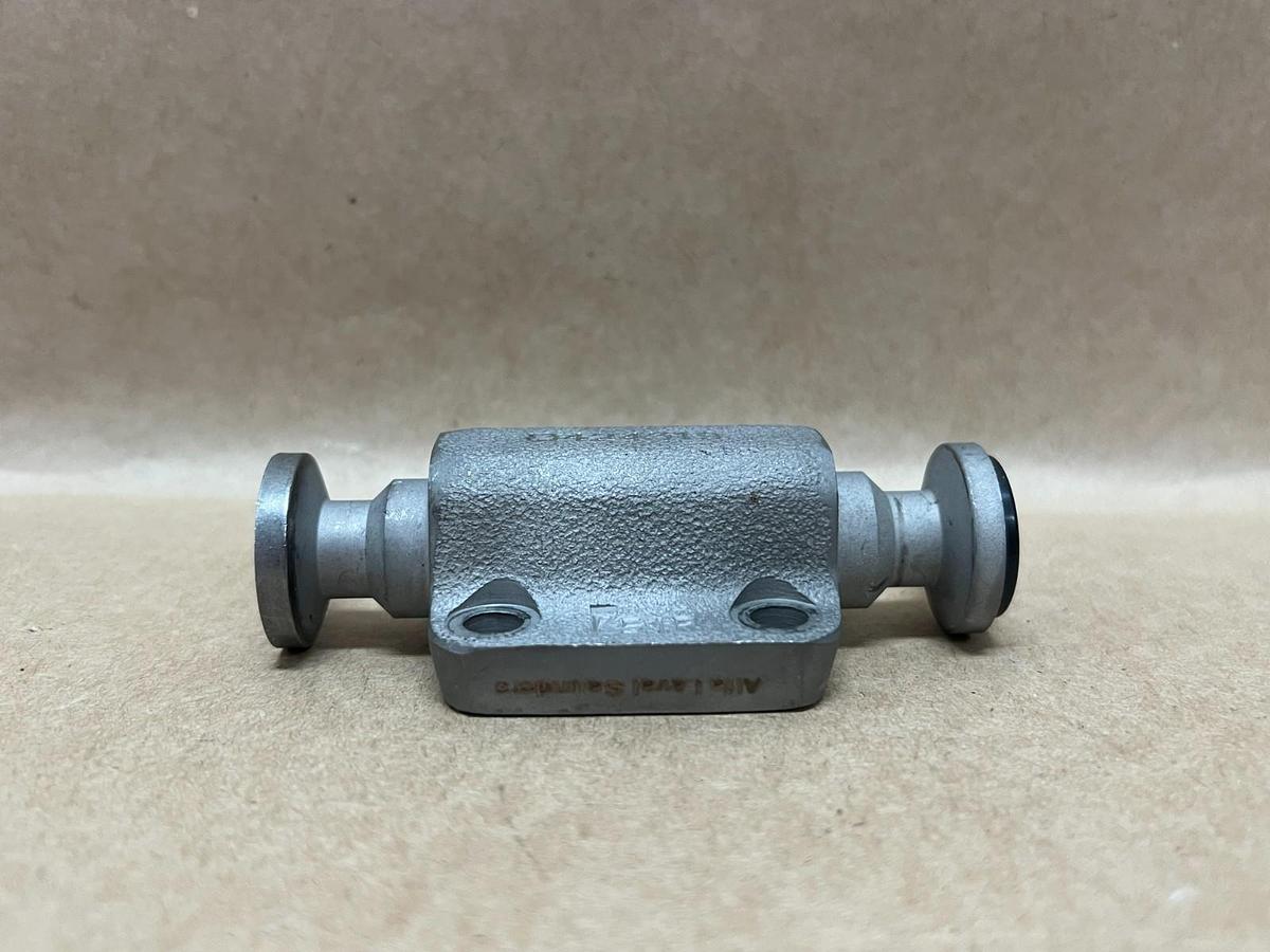 Used Alfa Laval Saunders 188226/001/143 2-Way 1/2" Tri-Clamp Valve Body, 316L