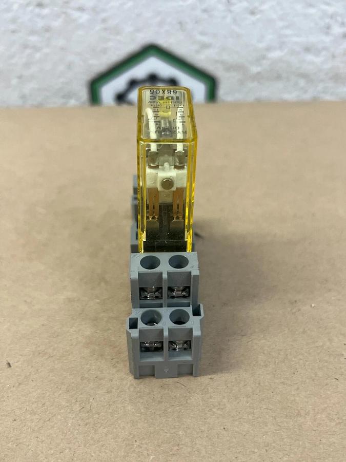 Used IDEC SY2S-05C Relay Socket w/ Relay