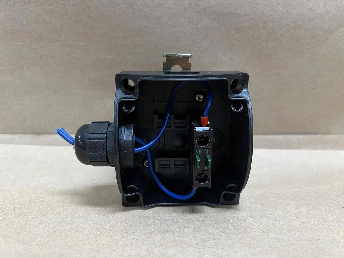 Used Moeller PC-GF20-FR Enclosed Selector Switch w/ M22-KC10 Contact Block
