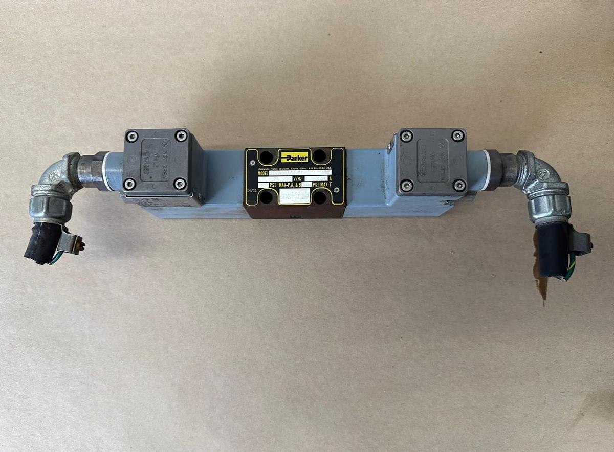 Used Parker D1VW001CVJET Hydraulic Valve w/ G.W. Lisk Co. D14-663F-8 Cable Entry