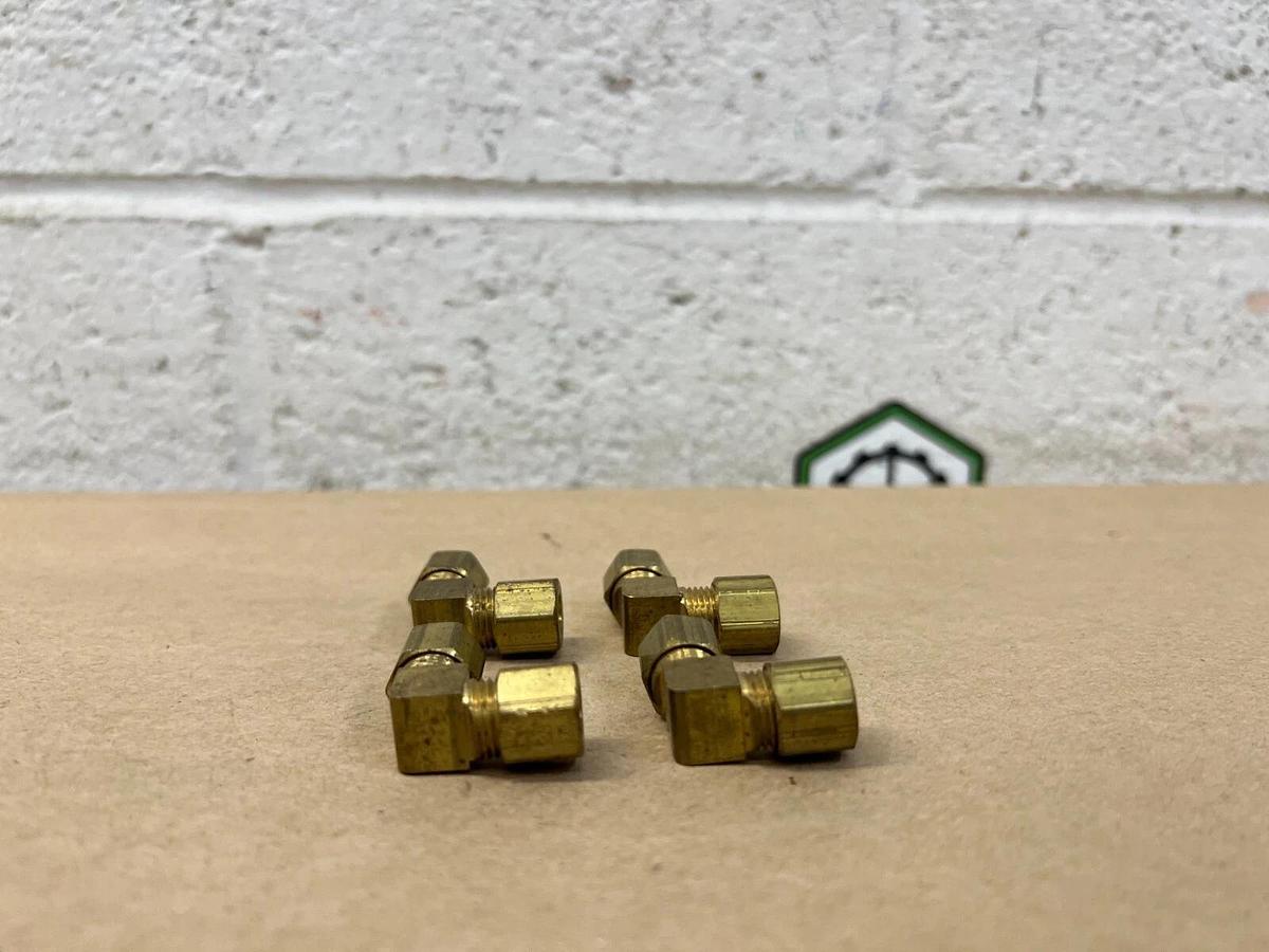 Used Weatherhead 65X4 (4 pcs) 90º Elbow Union (1/4) Compression (Brass)