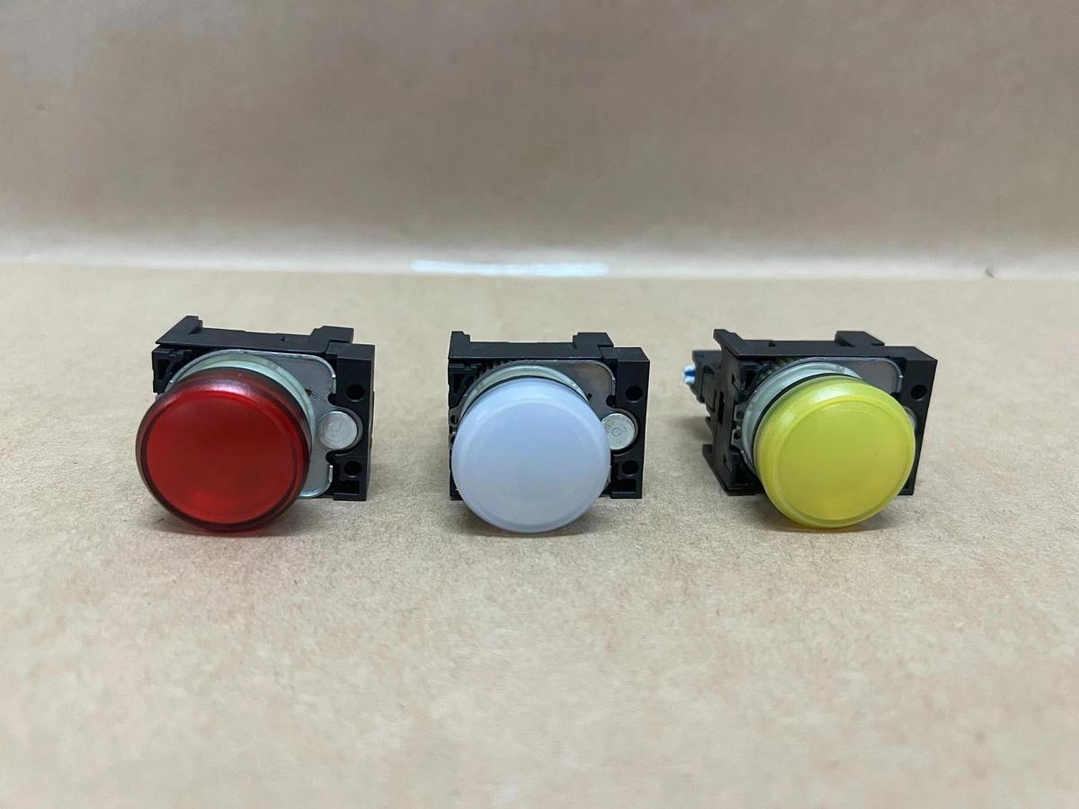 Used Siemens 3SU1401-1BB60-1AA0, 3SU1401-1BB30-1AA0 Red/White/Yellow Indicator Light
