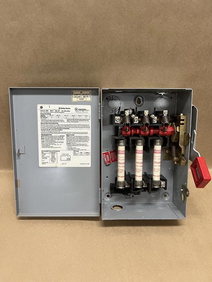 Used General Electric TH3351 Model 7, 30A, 600VAC/250VDC Enclosed Safety Switch