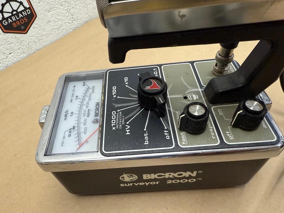 Used Bicron Surveyor 2000 Radiation Detector / Geiger Counter with Probe