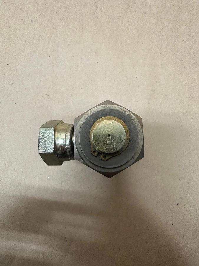 5500-5500-5500, 3/8 Male x 3/8 Female 90 Degree Hydraulic Fitting *NEW*