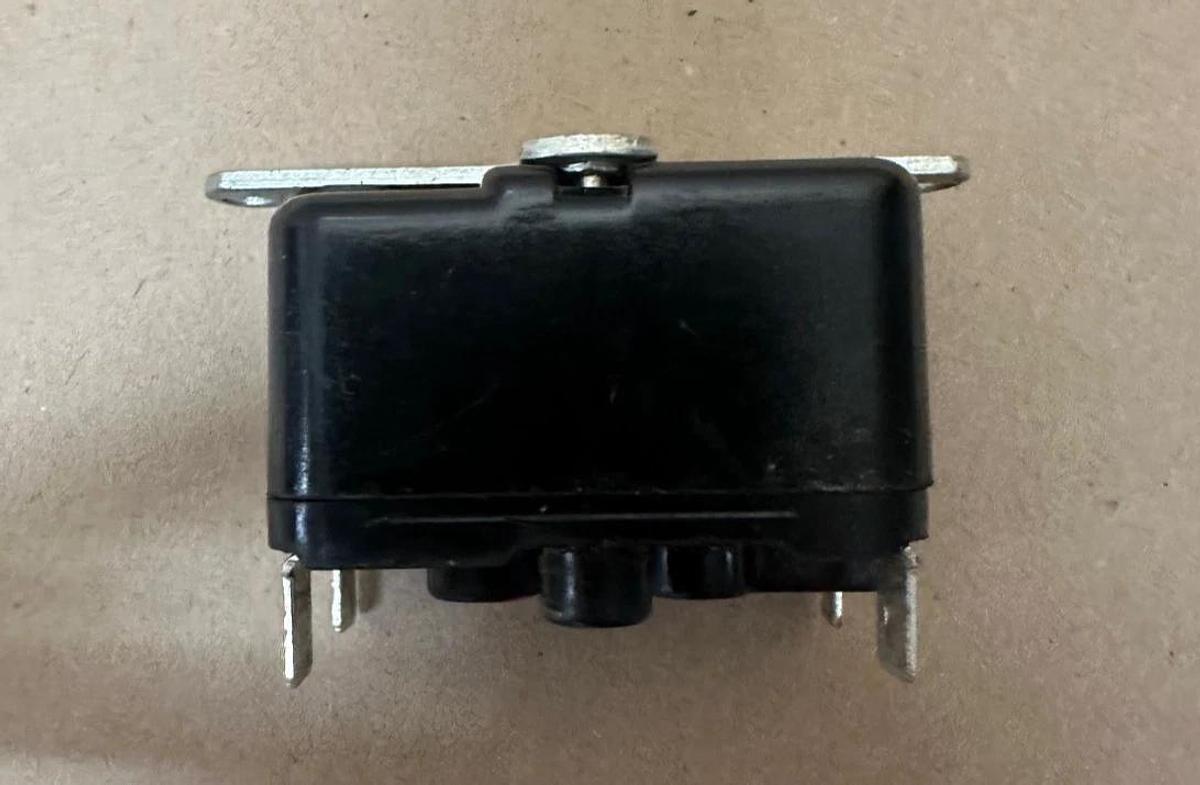 Used ESSEX 184-50102-101 Relay/Socket