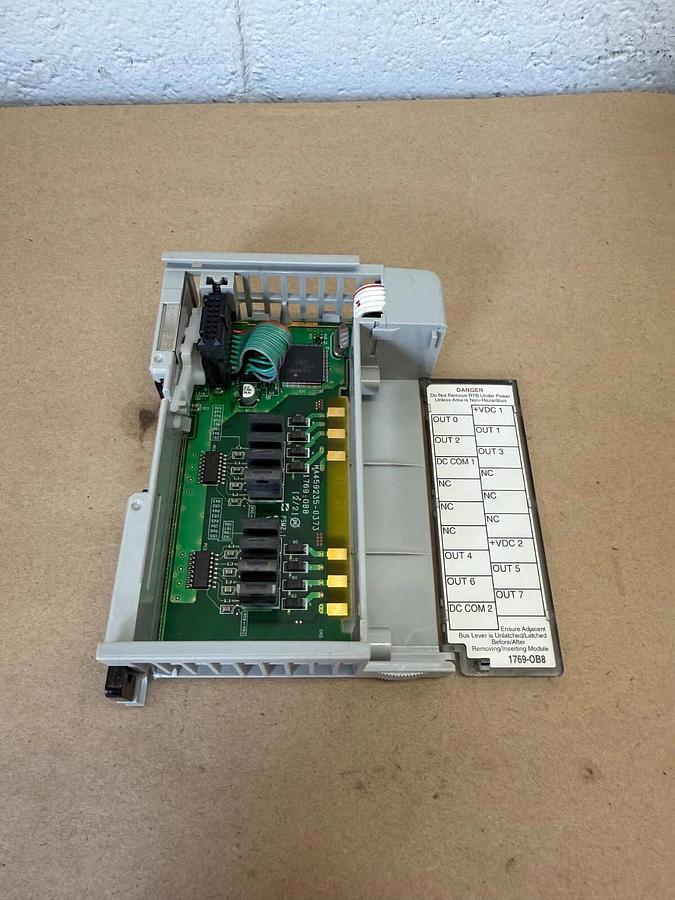 Used Allen-Bradley 1769-OB8 A Compact I/O 8 PT 20.4-26.4 VDC High Power Output Module