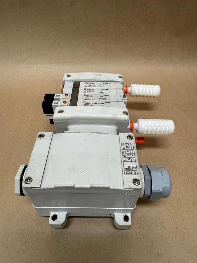 Used SMC 4-Slot Pneumatic Manifold (2) VVQ2000-10A-1 (1) VQ2301N-5B (1) VQ2101-5B