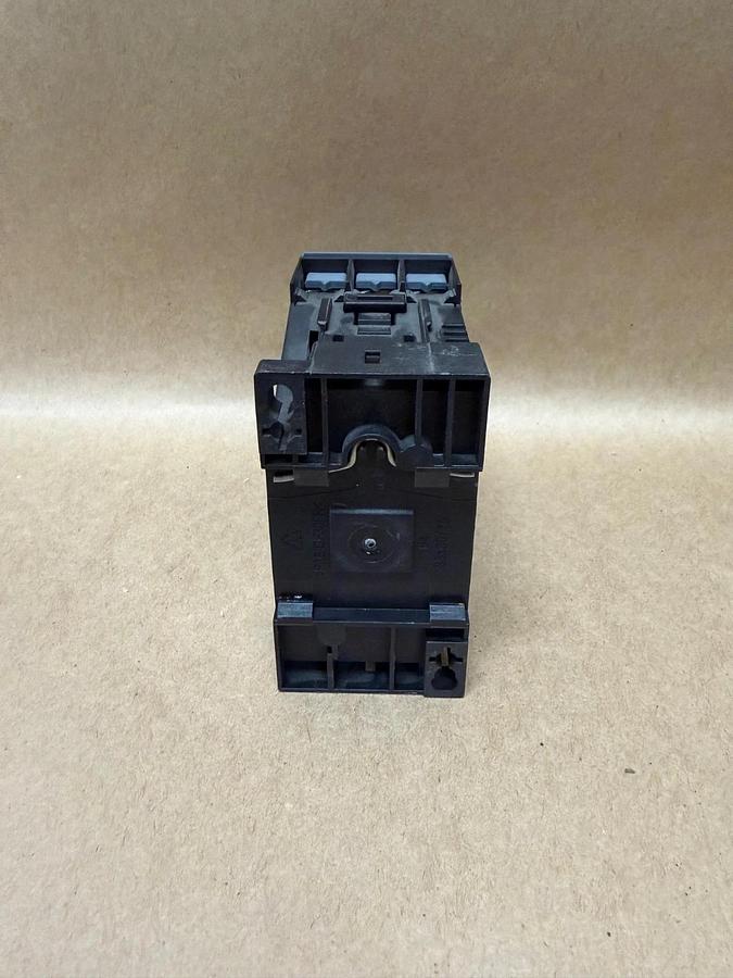 Used Siemens 3RT2025-1BB40 Circuit Breaker