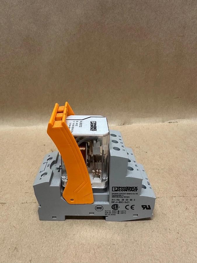 Used Phoenix Contact 2903702 Single Relay w/ RIF-4-BSC/3x21 Relay Base