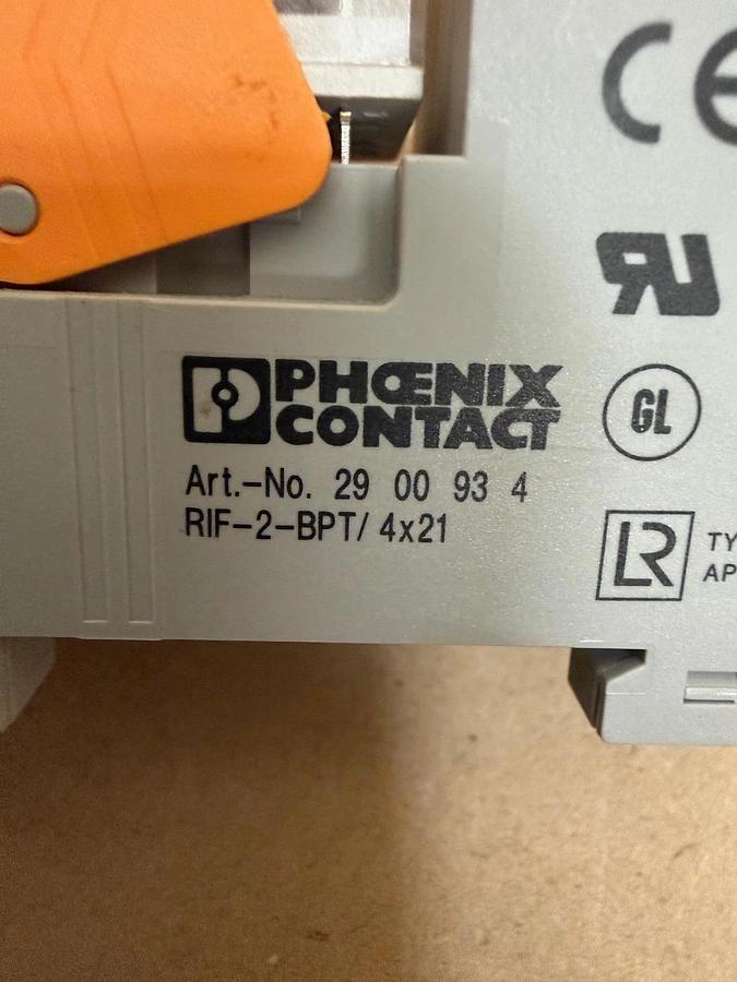 Used Phoenix Contact 2903666 Single Relay w/ RIF-2-BPT/ 4x21 Relay Base