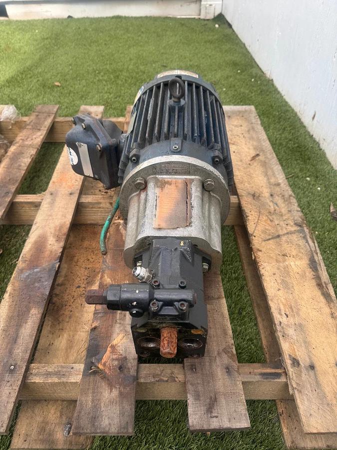 Used Brueninghaus A10VSO 10 DR Hydromatik Pump w/ BZ624000 TB3 Type Motor