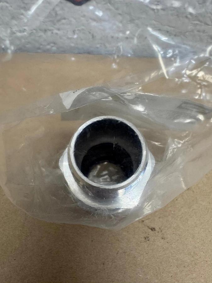 Used Hubbell SHC1038 3/4” Straight Cord Connector, Box of 30