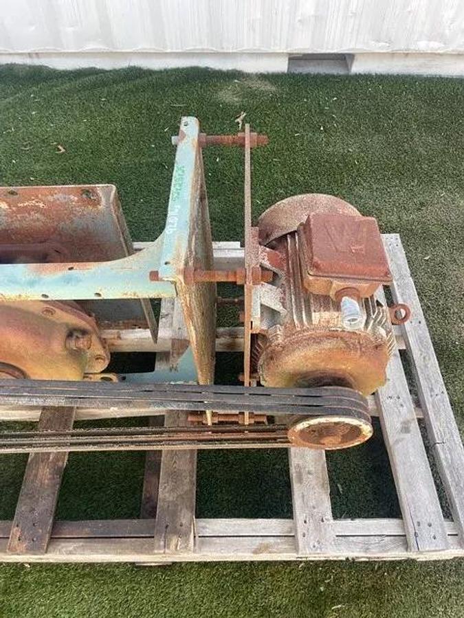 Used Dodge TA4207H15 Speed Reducer, Ratio 16.0:1 w/ WEG 15HP 1770 RPM Motor