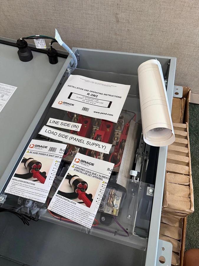 Used Eaton DEM364FDJB-00VT Heavy Duty Safety Switch, 3-Pole, 200A, 600V Fusible *NEW*