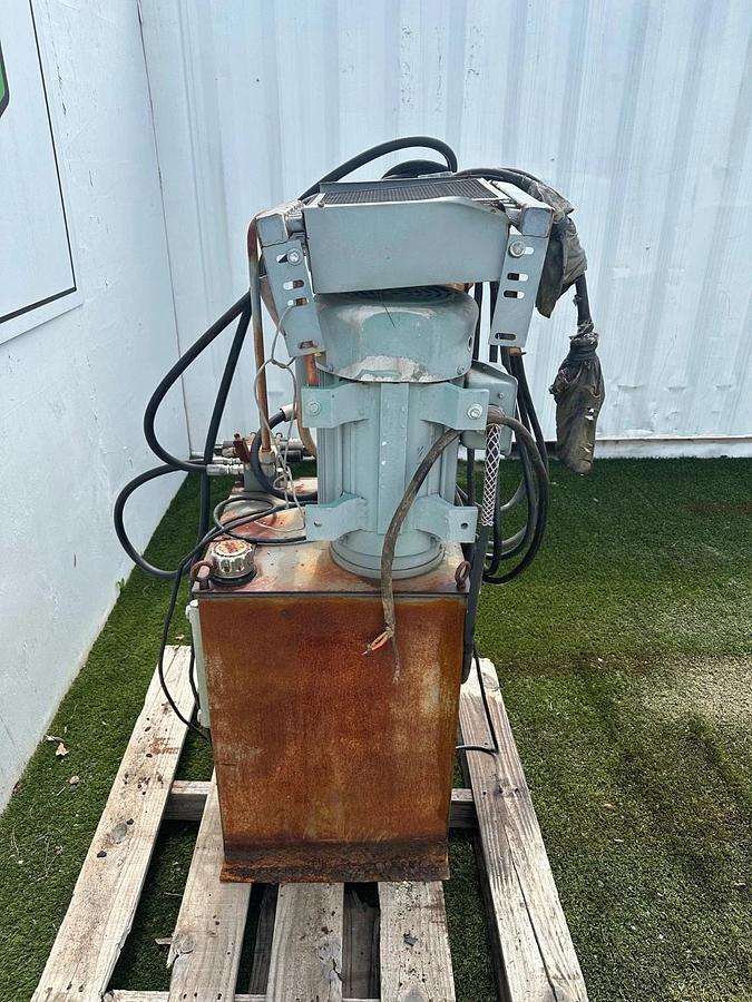 Used Parker H49, 4PS3PB2V/13 9.4Gpm Flow w/ 40G Tank, Marathon 15Hp Motor @ 1759Rpm