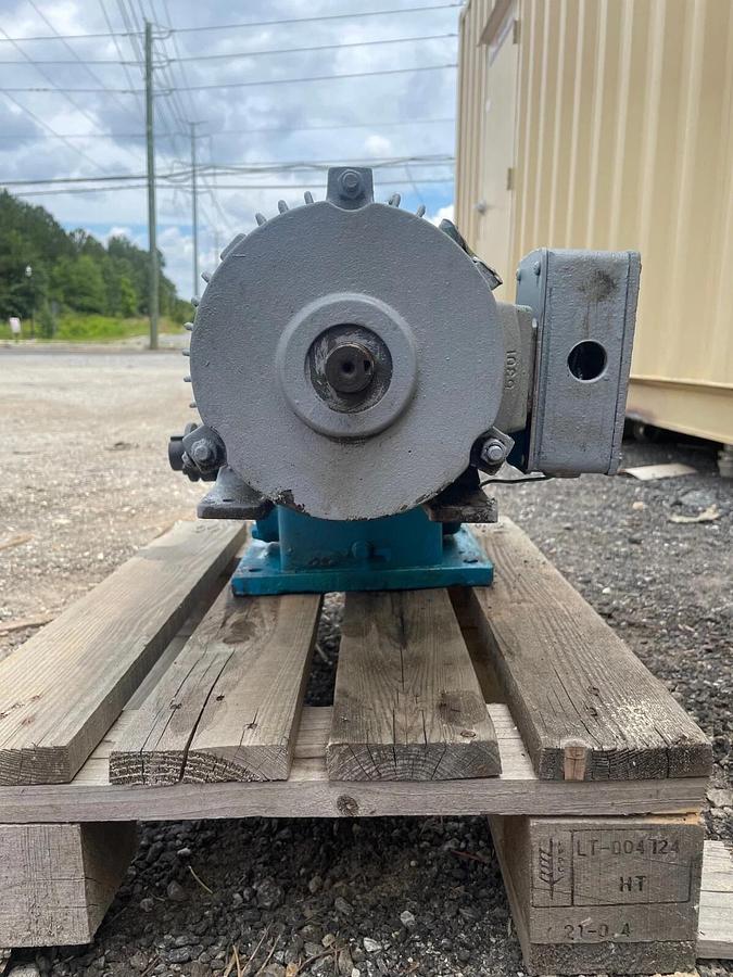 Used Reliance Electric M94628 Speed Reducer Gearbox w/ Toshiba B0024FLF2AM 3 ph Motor