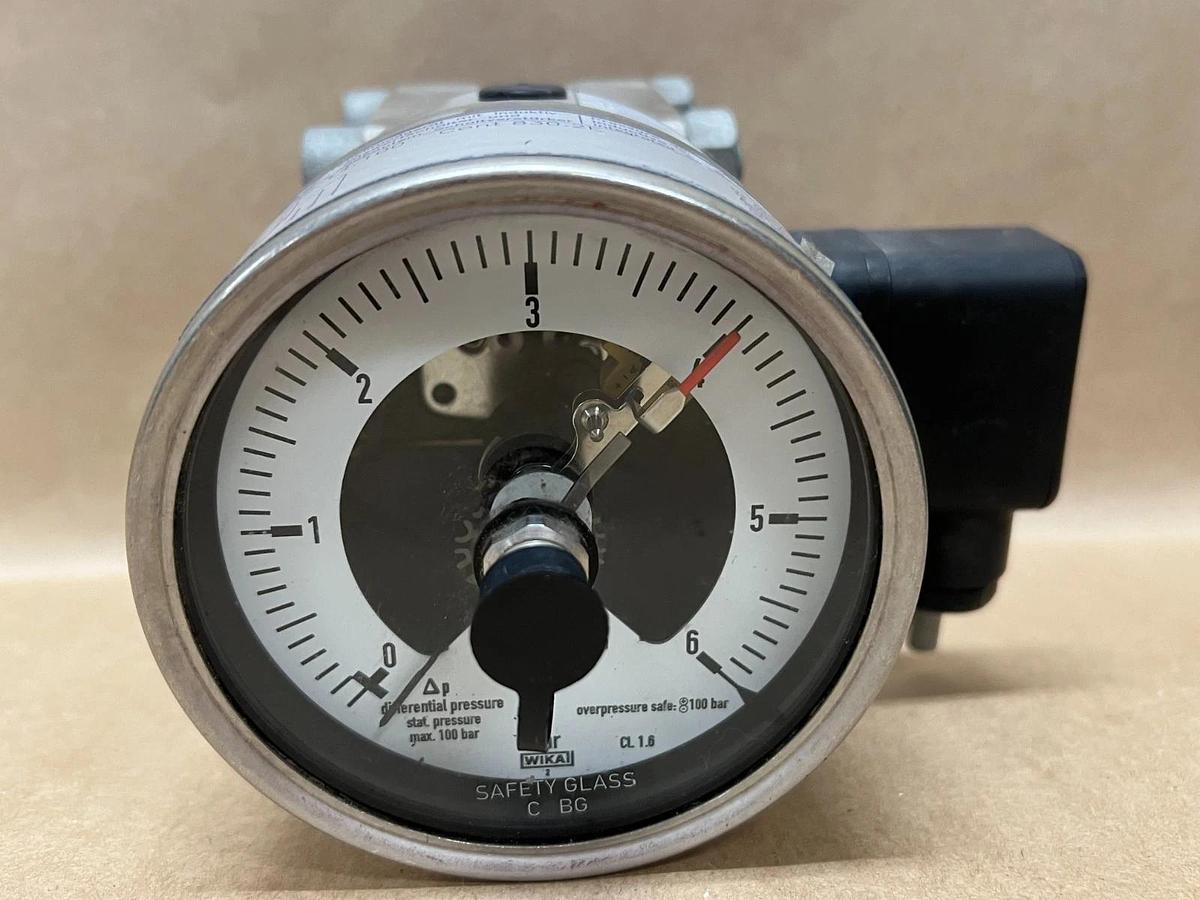 Used WIKA 732.14.100 Pressure Gauge, Inductive Contact & Integrated Switching Amp.