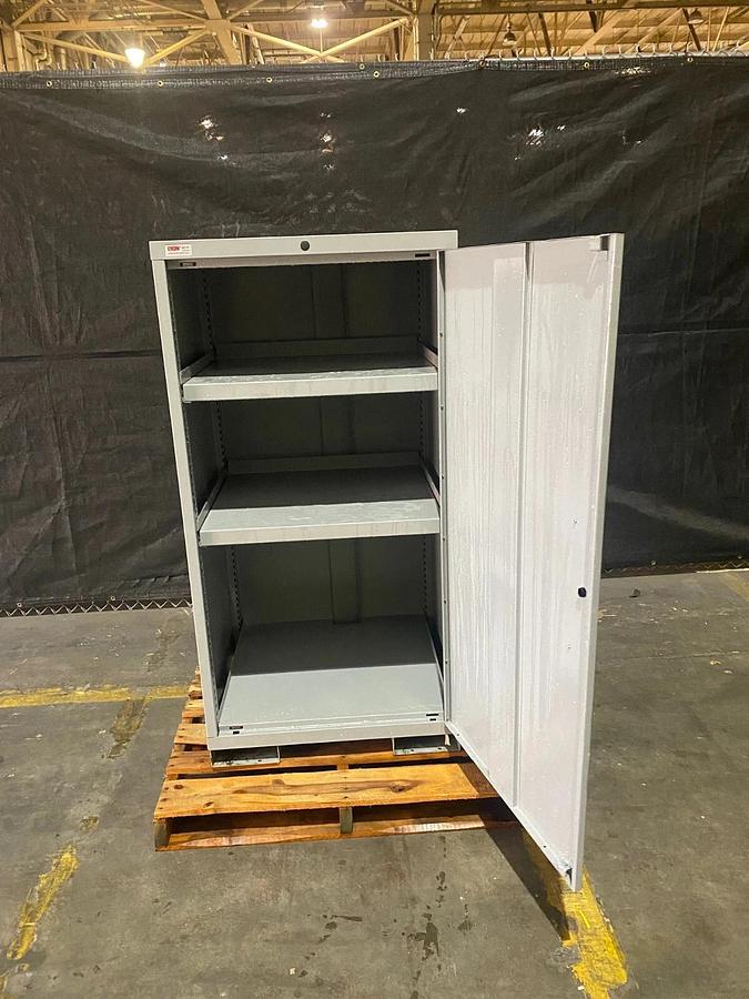 Used Lyon Single Door Industrial Tool Cabinet/Parts Storage W:30" H:59.50" D:27.75"