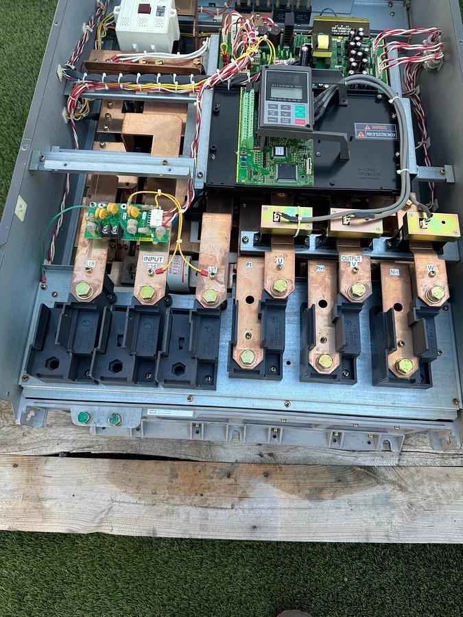 Used General Electric/ Fuji Electric 6KG1143300X9B1 VFD Drive 300Hp 380-460V, 3 Phase