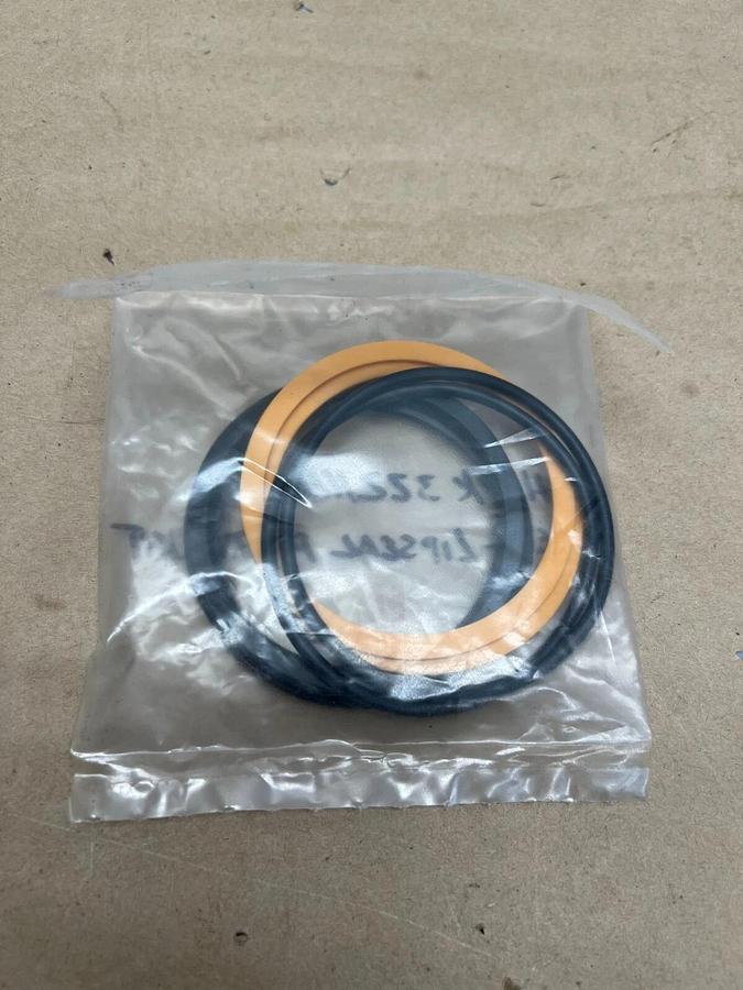 Used Parker RPH-PK322HLL01 Piston Seal Kit