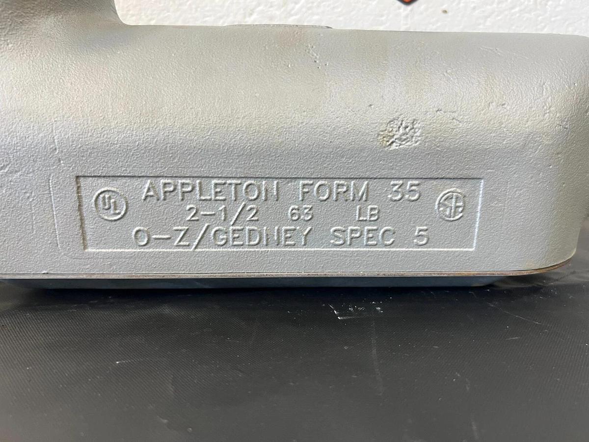 Used Appleton Form 35 Conduit Outlet w Cover