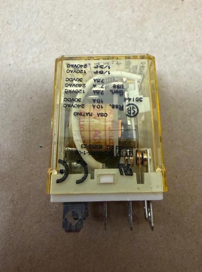 Used idec RH2B-U Relay - Lot of 8