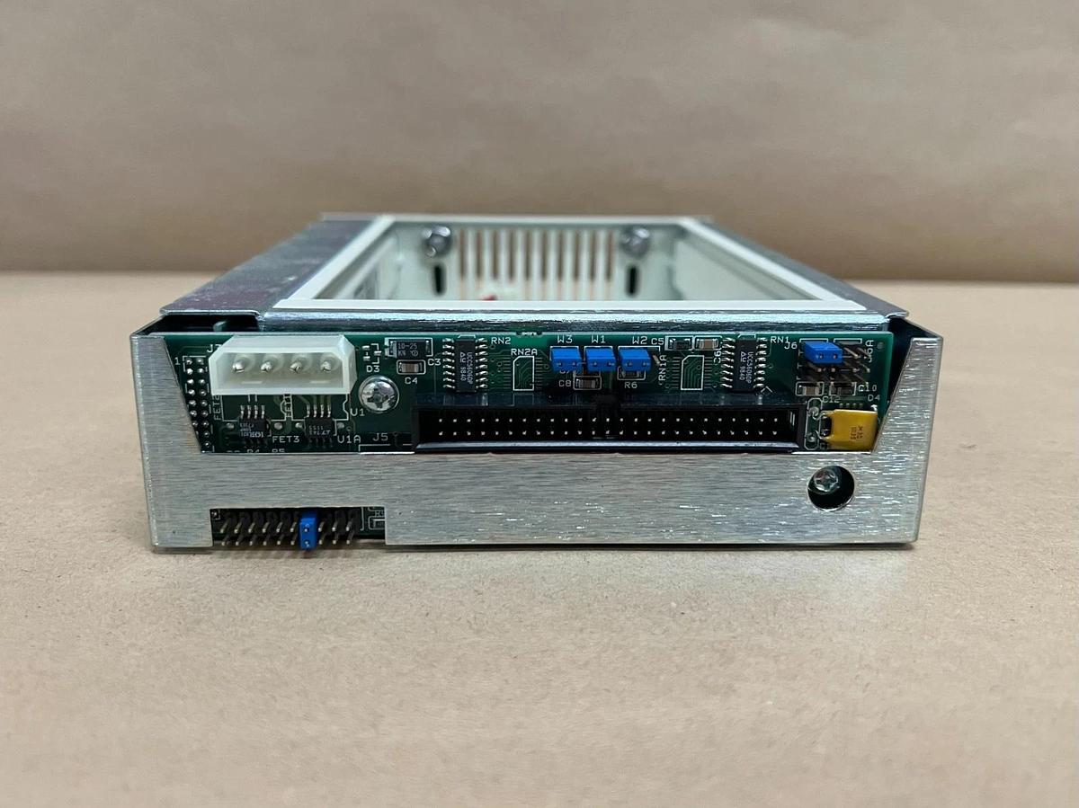 Used Kingston Technology DE100i-RS 5.25" Bay Removable Drive Enclosure