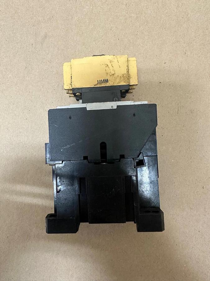 Used Allen Bradley 500L-TOD93 NEMA Size 00 Starter, 195-FA11 Auxiliary Contact Block