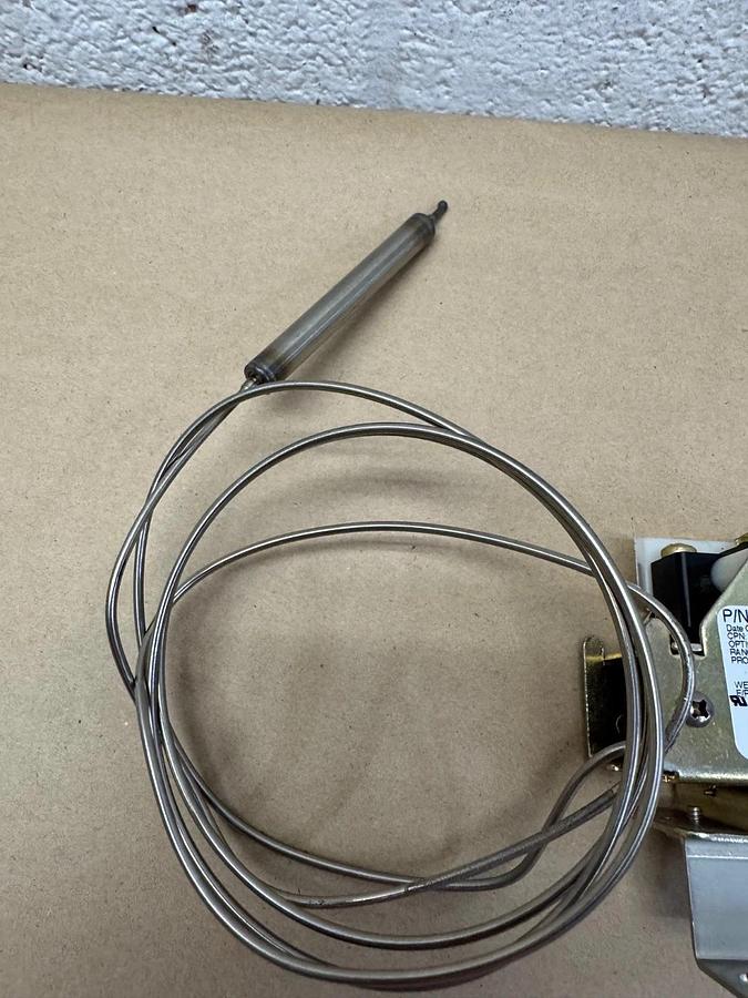 Used United Electric Controls Company E55S-15913 Temperature Controller