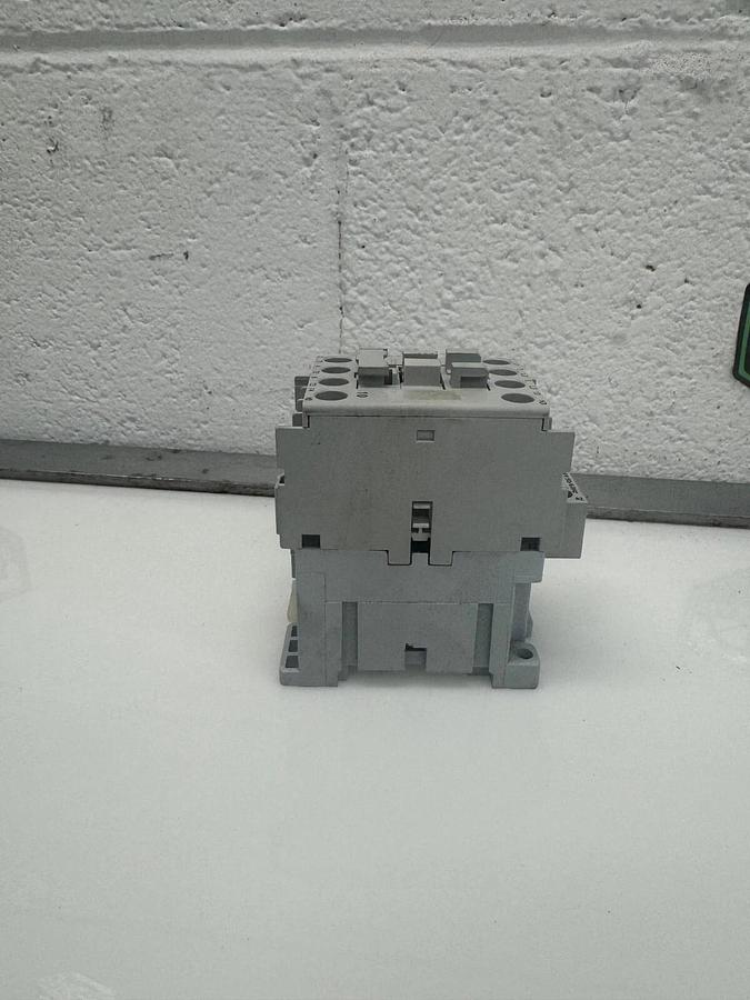 Used Allen Bradley 100-C16*10 Ser B, Contactor, 690 V, 32 A, 3 Hp, 8 Kv