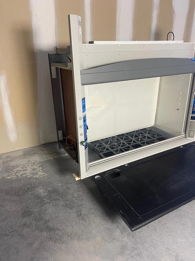 Used LabConco 10050000010814 Laboratory Fume Hood w/ Bench Top