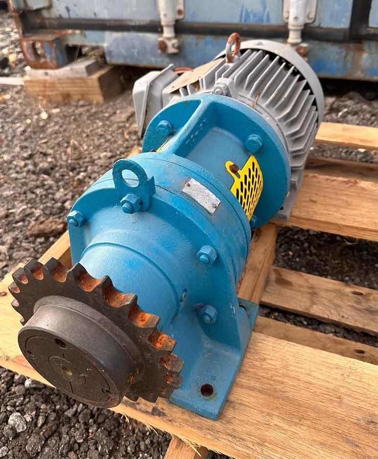 Used Sumitomo Cyclo 6000 Gear Motor CNHJ6120Y-15 1750RPM Toshiba 3HP Motor Gear Drive