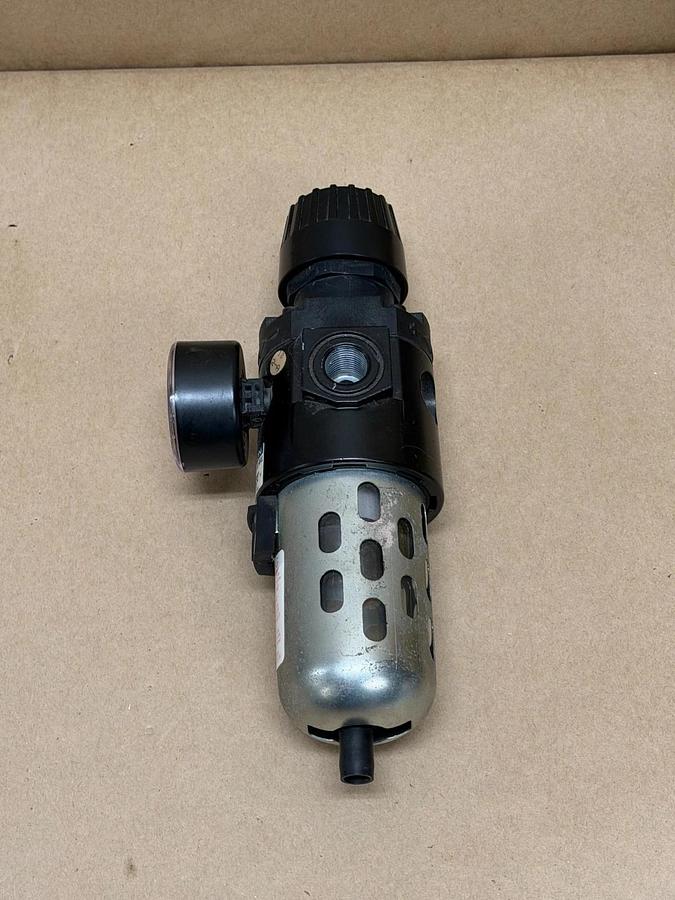 Used Wilkerson CB6-03-000 B A01 Filter/Regulator w/ Festo Pressure Gauge (0-10 BAR)