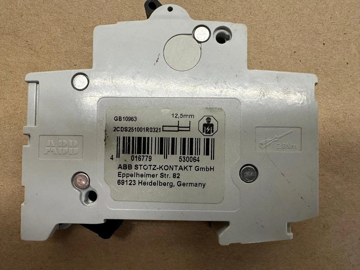 ABB 2CDS251001R0321 Circuit Breaker *NEW*