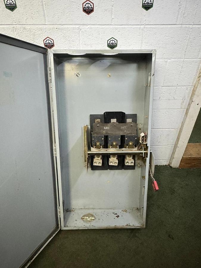 Used General Electric NP1578002D Heavy Duty Safety Switch, 600A, 600VAC, 500 Max Hp