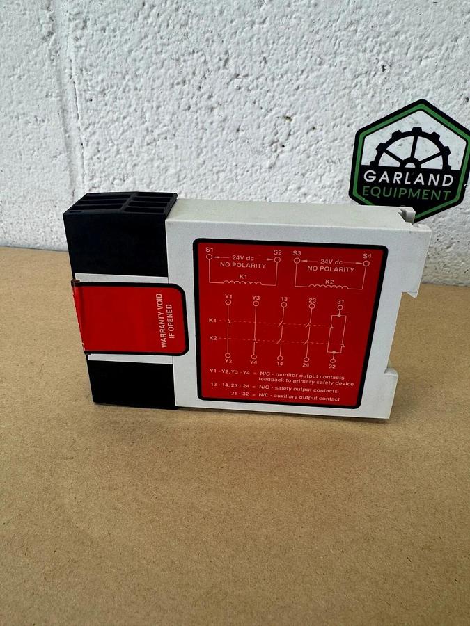 Used Banner IM-T-9A & IM-T-11A Safety Relay Interface Module