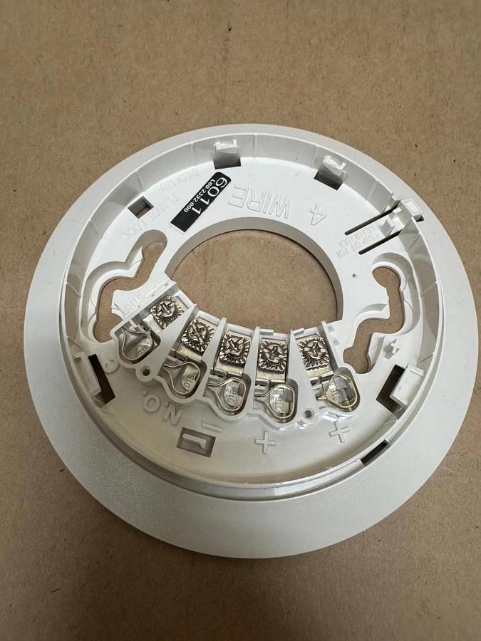 System Sensor 4WT-B 4 Wire Smoke Detector with Built In Sensor *NEW*