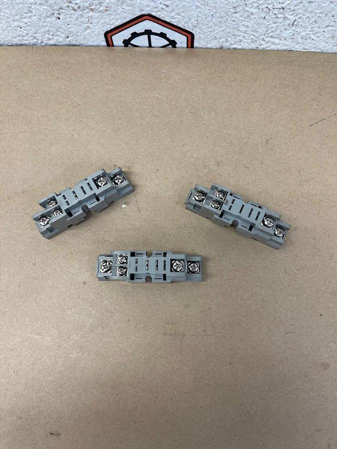 Used idec SH1B-05 Socket Base 10A, 300V - Lot of 3