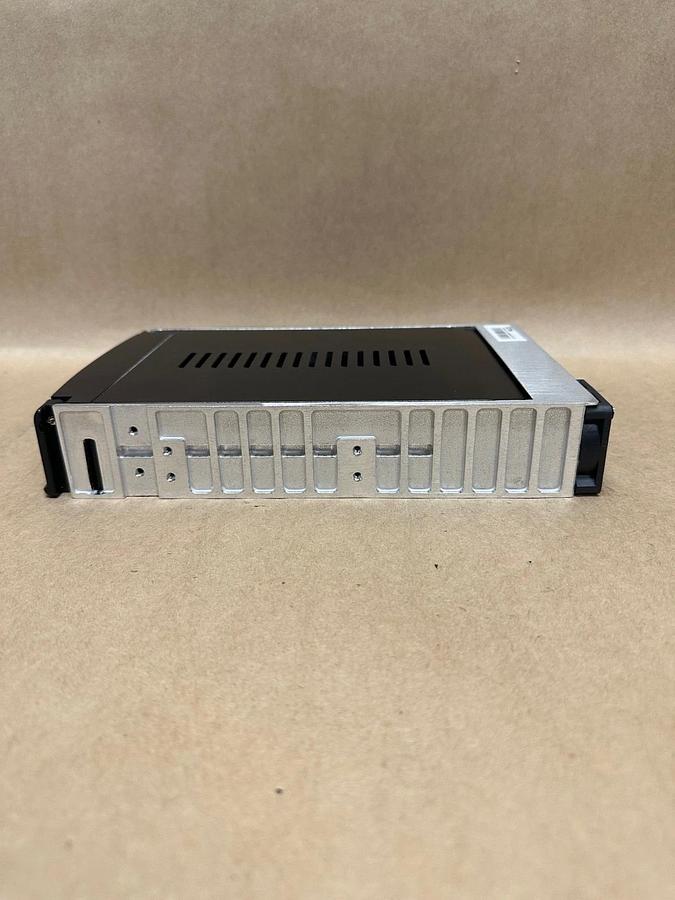 Used Mobile Rack SI-144 SCSI/Ultra Wide w/ ID Display, Black *NEW*