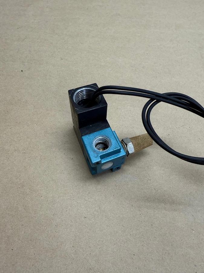 Used MAC 113B-111CAAA Solenoid Valve, 6.8 Watts, 110/120V, 50/60Hz