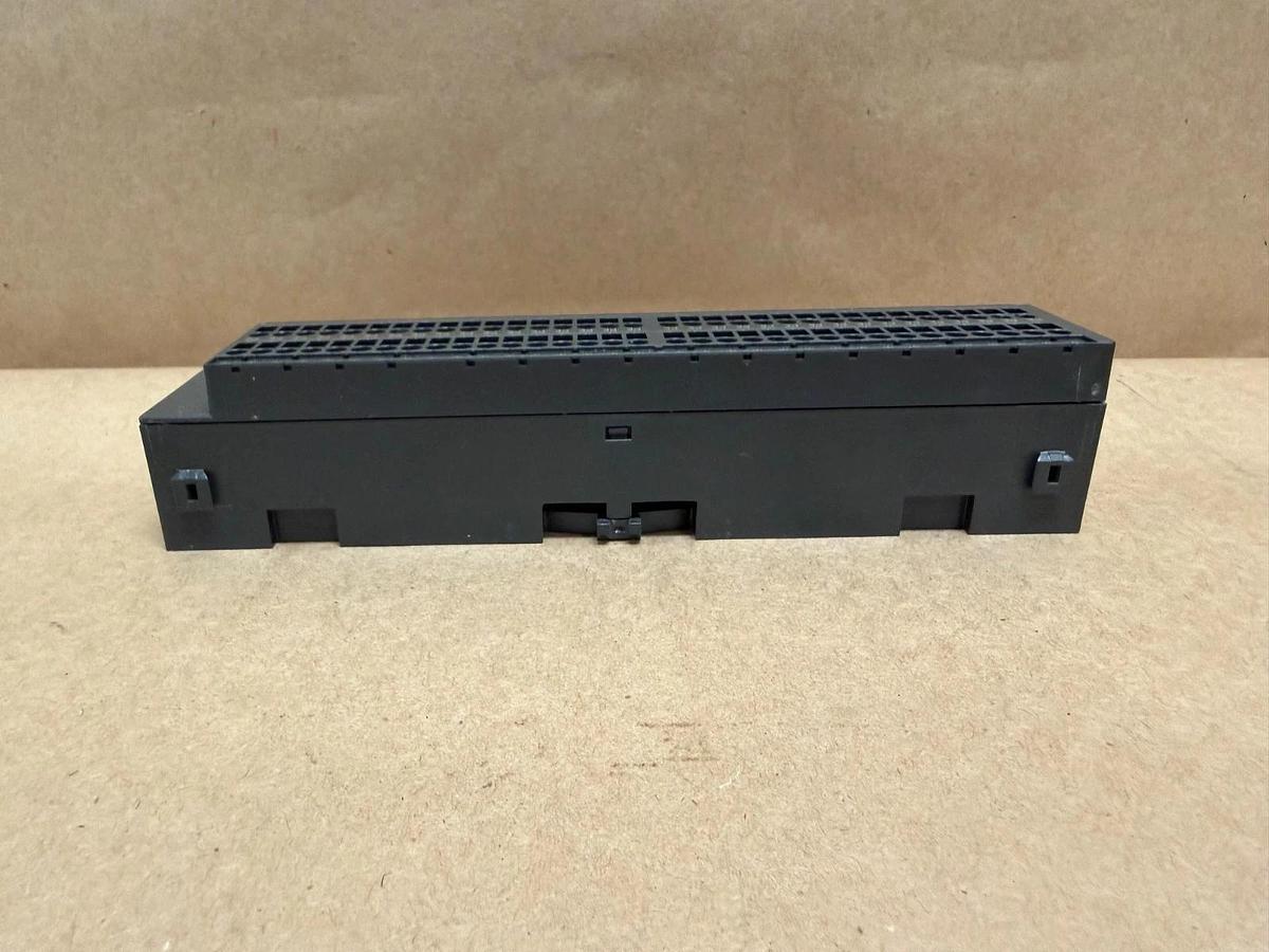 Used Siemens 6ES7 193-1FL30-0XA0 32 Channel, Two-Tier Terminal Block