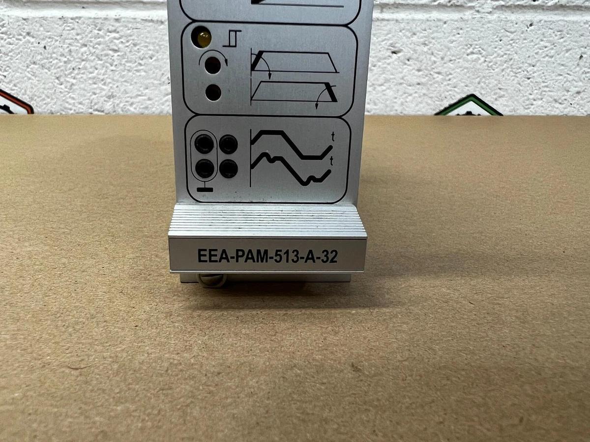 Used Vickers EEA-PAM-513-A-32 Power Amplifier