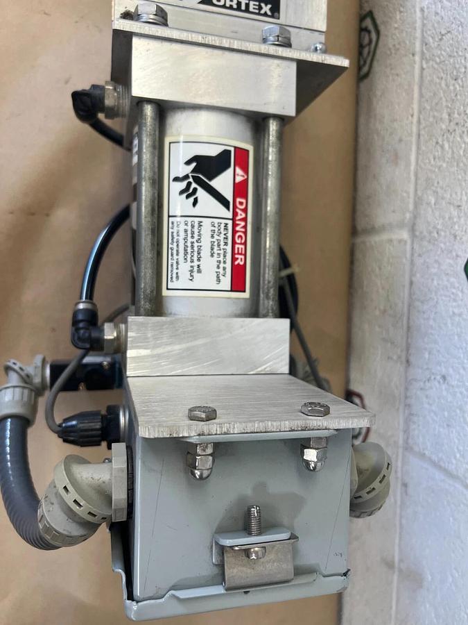 Used Salina Vortex DA2.5-2CSY-SL-MG Diverter Knife Gate Valve w/ MAC Valve