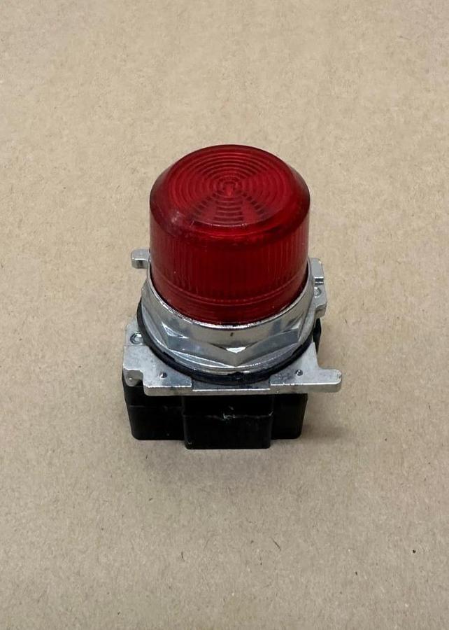 Used Cutler Hammer 10250T/91000T Red Pilot Light